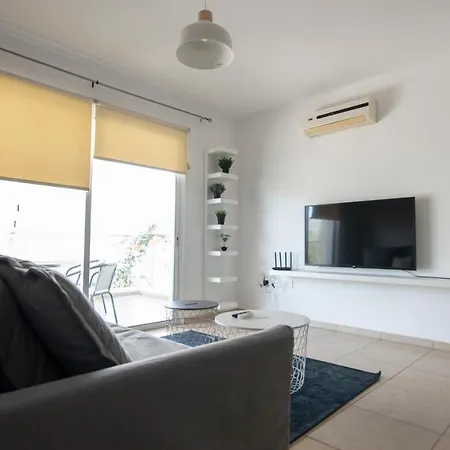 Апартаменти Glabur - The Master Atelier - City, Free Parking & Wifi, Welcomes You!!!